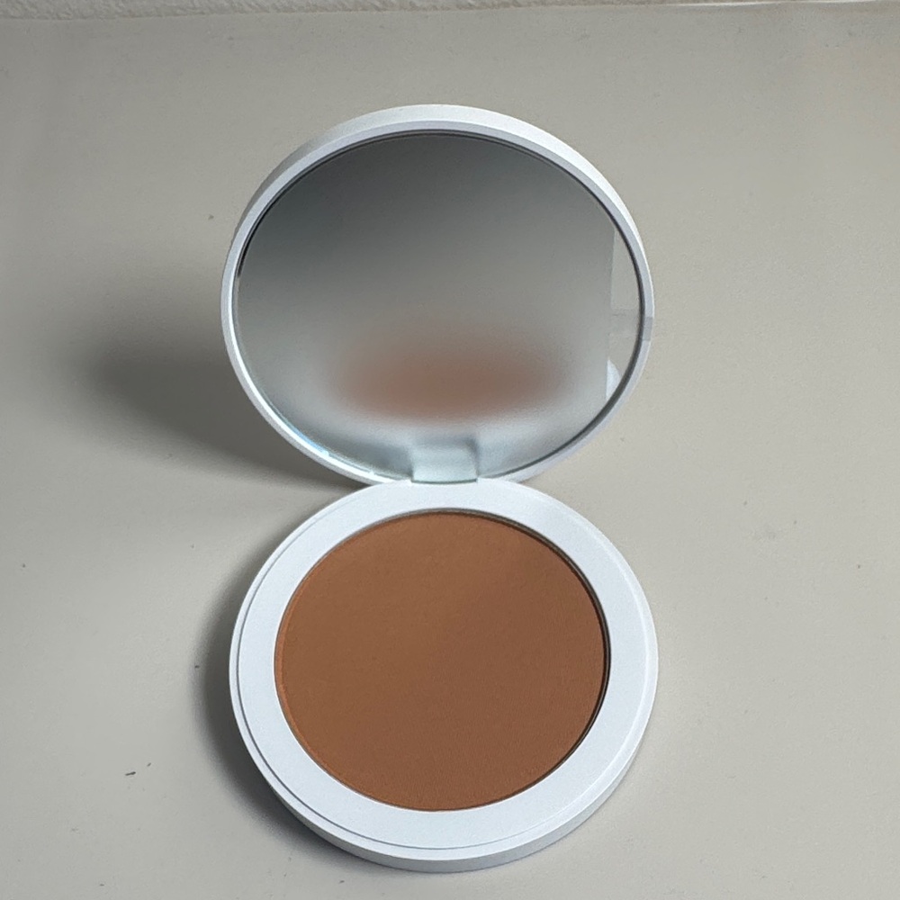 MAKEUP BY MARIO SOFT SCULPT BRONZING POWDER in Medium. *NEW IN BOX*